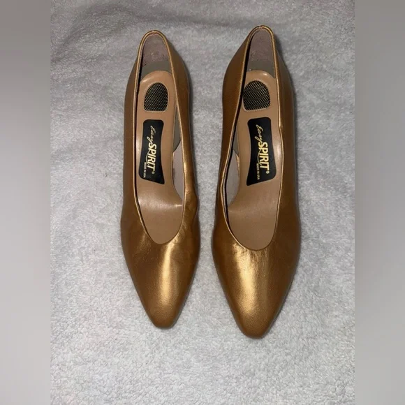 Easy Spirit women’s Classic Golden Heels Size 8 Made in USA - Picture 1 of 7
